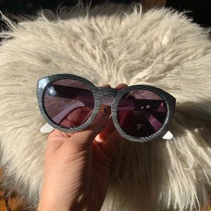 Madewell B&W striped round frame sunglasses